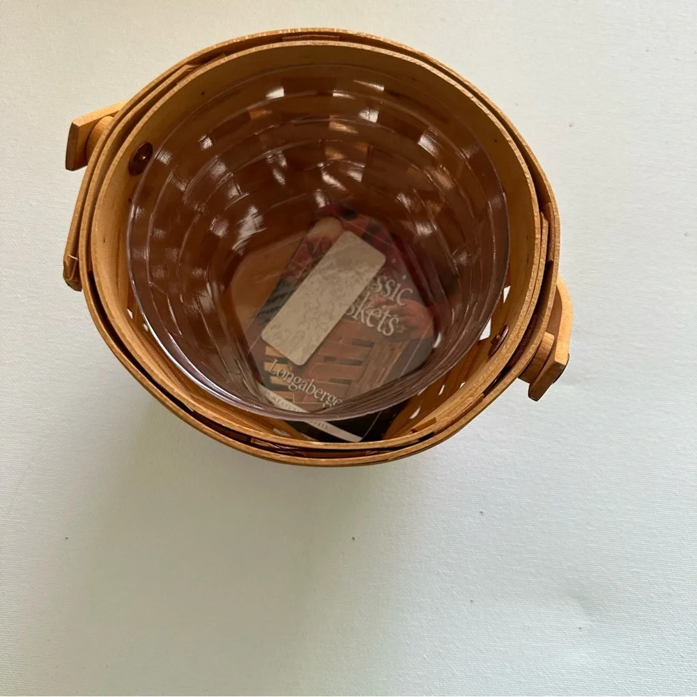 Longaberger vintage Tan Round Woven Basket with Insert